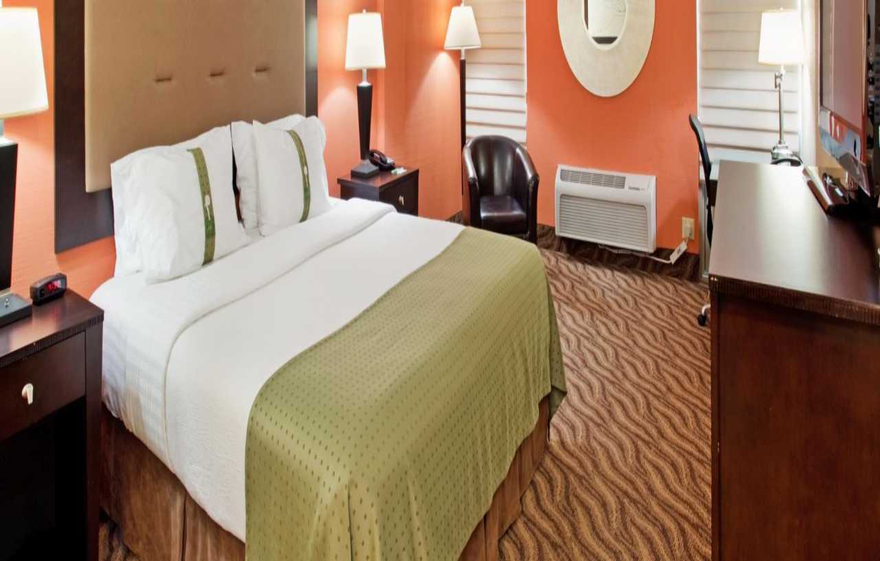 Holiday Inn At The Campus By Ihg Манхатън Екстериор снимка